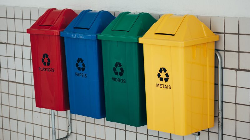 O papel das lixeiras plásticas na gestão de resíduos