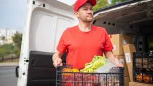 Caixa plástica para frutas mais eficiência no transporte e no armazenamento